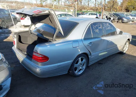 2001 Mercedes-Benz E 320 z USA, uszkodzony, nr VIN WDBJF65J31B346748